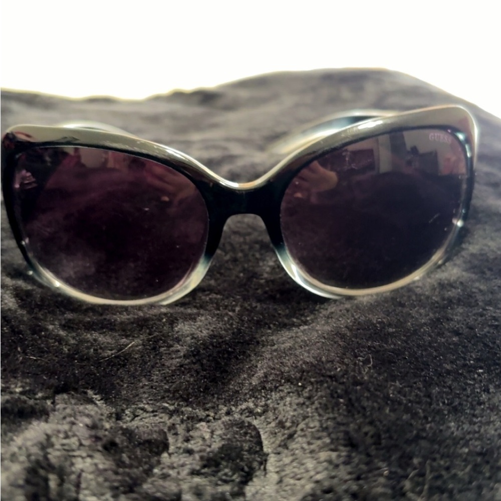 GUESS- Black Gradient Cat-Eye Women's Sunglasses